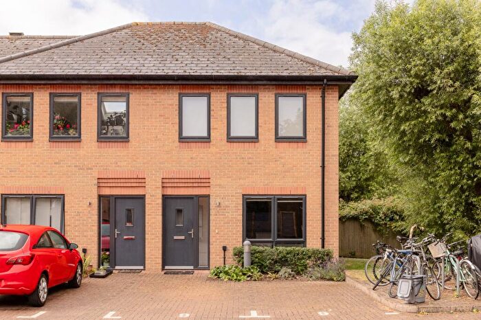 2 Bedroom End Of Terrace House For Sale In Lakesmere Close, Kidlington, OX5