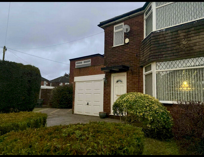 2 Bedroom Semi Detached House To Rent In Bromsgrove Avenue, Eccles, M30