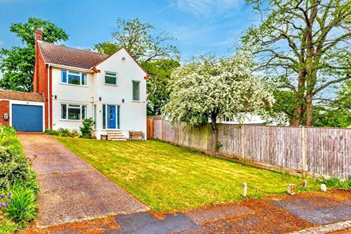 3 Bedroom Link Detached House For Sale In The Manor, Milford, Godalming, Surrey, GU8