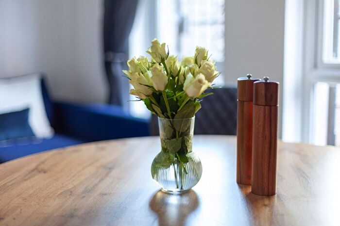 3 Bedroom Flat To Rent In Hackney, E8