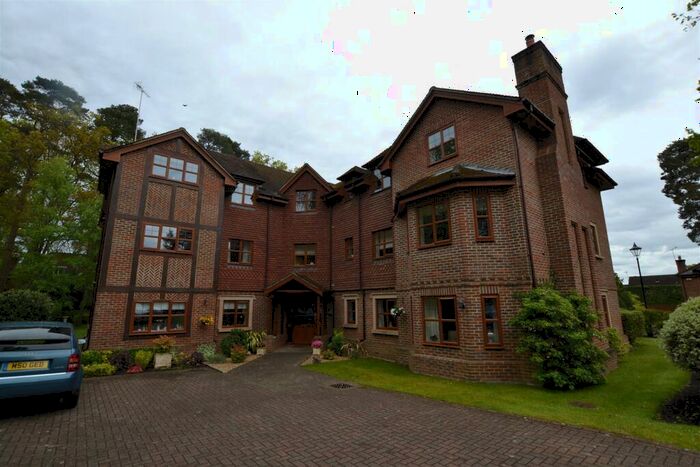 2 Bedroom Apartment To Rent In Orchard Fields, Fleet, GU51