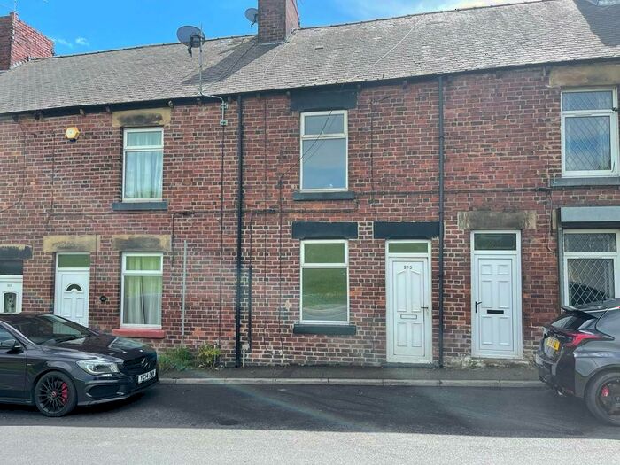 3 Bedroom House To Rent In Cemetery Road, Jump, S74