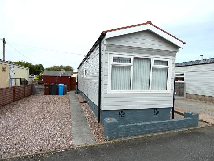 1 Bedroom Mobile/park Home For Sale In Lamaleach Park, Lamaleach Drive, Freckleton, Preston, PR4