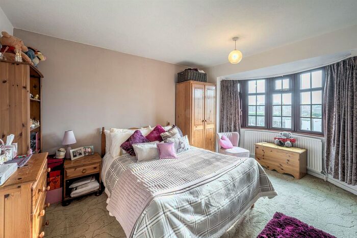 4 Bedroom Detached House For Sale In Maidensbridge Road, Wall Heath, DY6