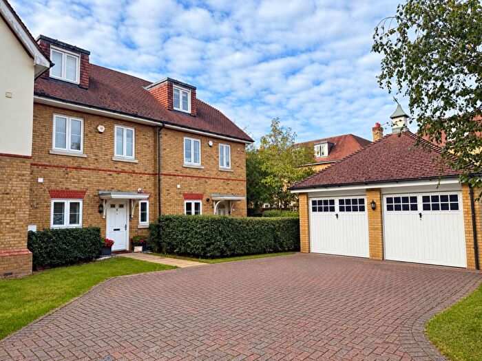5 Bedroom Terraced House For Sale In Rybrook Drive, Walton-on-Thames, KT12