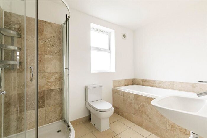 3 Bedroom Apartment To Rent In Hornsey Road, London, N7