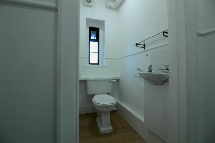 3 Bedroom Flat To Rent In Pembroke Road, Sevenoaks, TN13