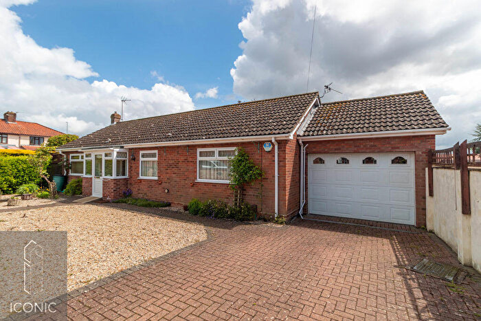 3 Bedroom Detached Bungalow For Sale In Wood View Road, Hellesdon, Norwich, NR6