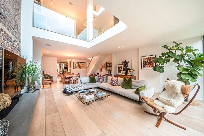 4 Bedroom Terraced House To Rent In Lancaster Road, London, W11