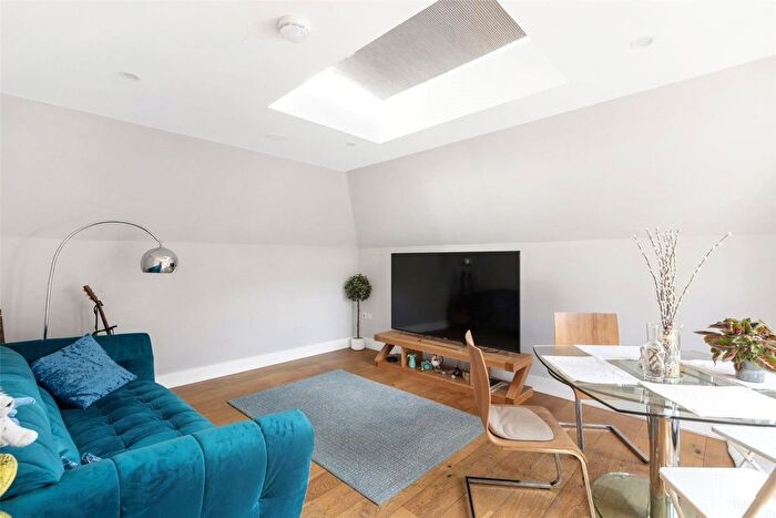 3 Bedroom Detached House For Sale In Ellerslie Road, London, W12