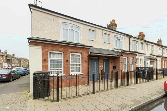 1 Bedroom Flat To Rent In Bear Road, Feltham, TW13