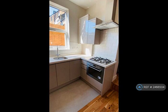 Studio To Rent In Balham High Road, London, SW12