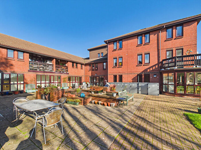 1 Bedroom Flat For Sale In Hambleside Court, Hamble Lane, Hamble, SO31