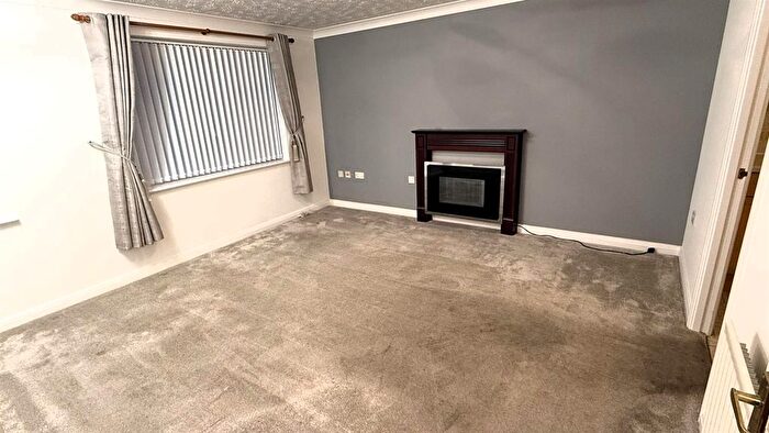 2 Bedroom Flat To Rent In Meadowbrook Way, Cheadle Hulme, Cheadle, SK8