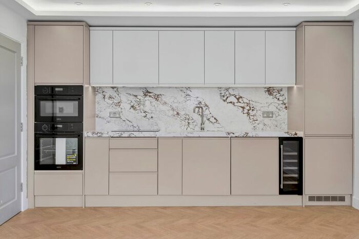 2 Bedroom Flat To Rent In The Ridge Way, South Croydon, Surrey, CR2