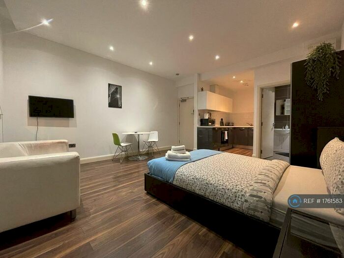 Studio To Rent In London, London, EC2A