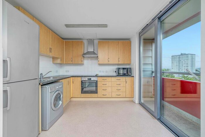 3 Bedroom Apartment To Rent In Drayton Park, London, N5