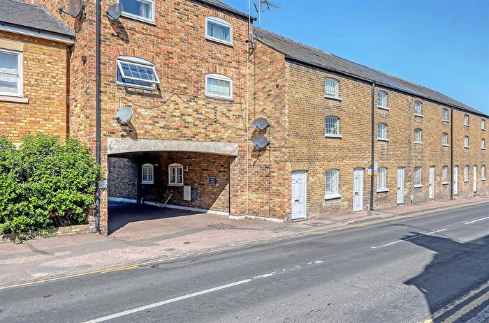 2 Bedroom Maisonette For Sale In High Street, Roydon, CM19
