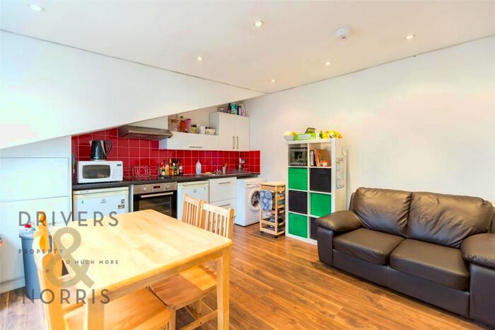 4 Bedroom Flat To Rent In Royal College Street, Camden, London, NW1