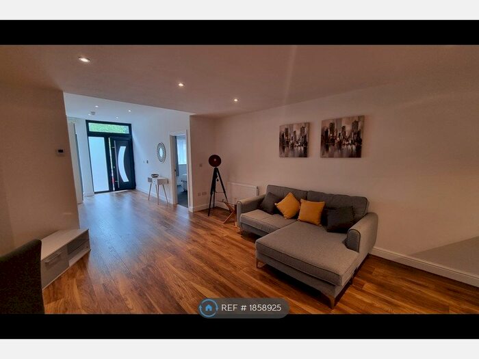 2 Bedroom Flat To Rent In Ashley House Ground Floor, Bristol, BS2