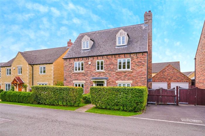 5 Bedroom Detached House For Sale In Carterton, Oxfordshire, OX18