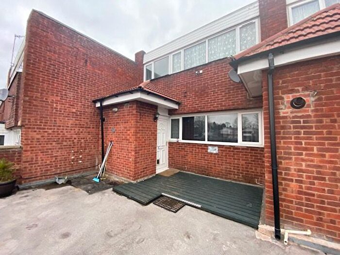 2 Bedroom Flat To Rent In Liskeard Road, Walsall, WS5