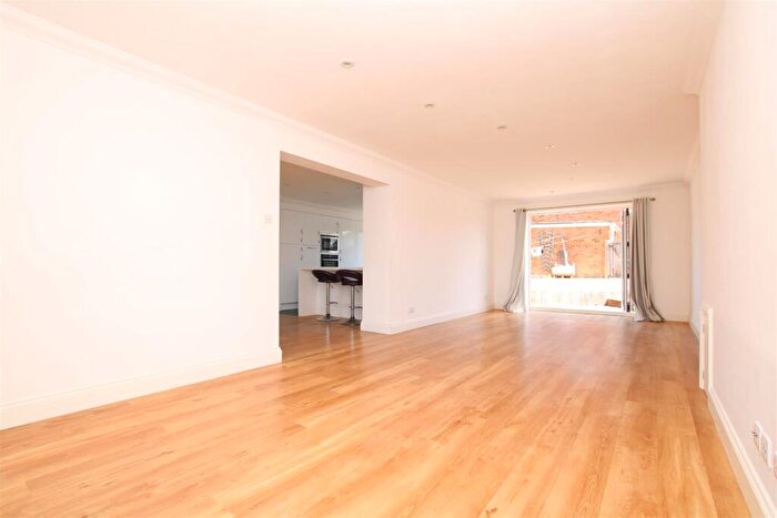 4 Bedroom Terraced House To Rent In Barnsnap Close, Horsham, RH12