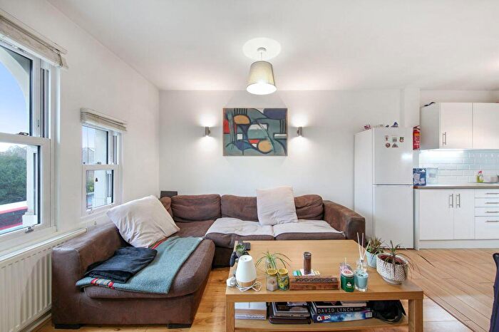 2 Bedroom Apartment For Sale In Forest Hill Road, London, SE22