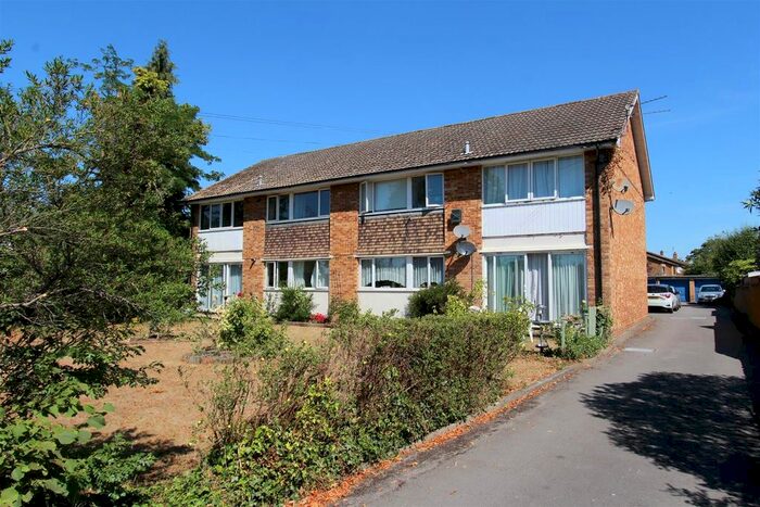 2 Bedroom Flat To Rent In North Common Road, Uxbridge, UB8