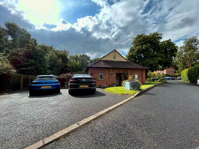 4 Bedroom Barn Conversion To Rent In Brooklands Lane, Redditch, B98