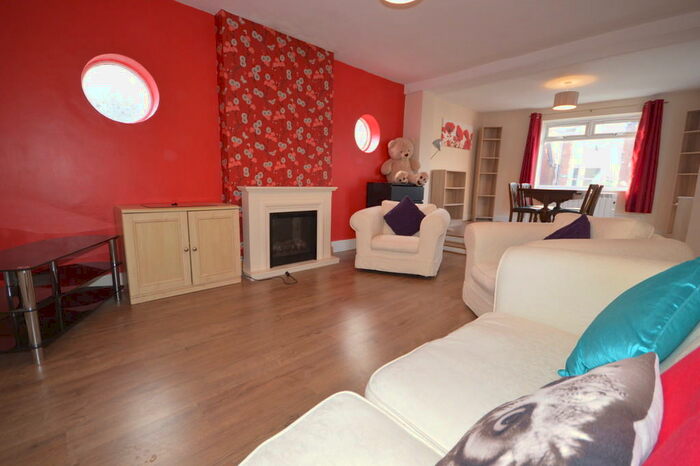 2 Bedroom Flat To Rent In Wimborne Road, Winton, BH9