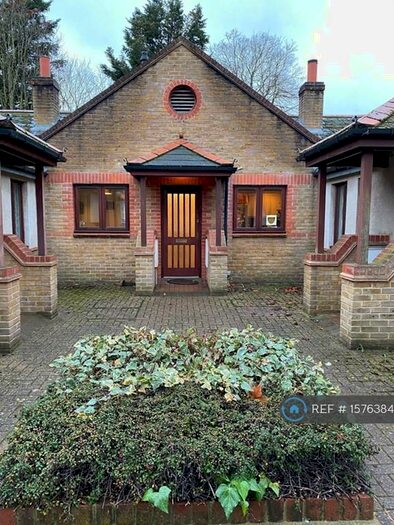 2 Bedroom Bungalow To Rent In Lincoln Mews, London, SE21
