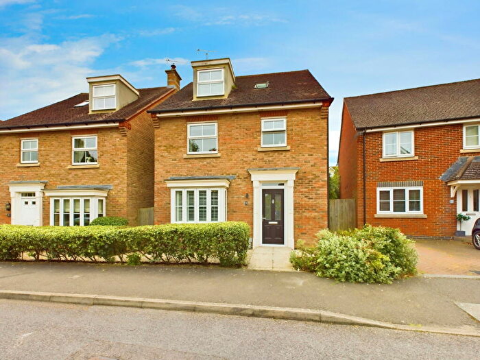 4 Bedroom Detached House For Sale In Saddlers Close, Billingshurst, RH14