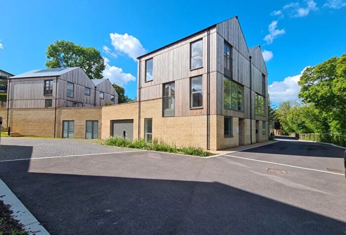 4 Bedroom Semi-Detached House To Rent In Windebanks Box, SN13