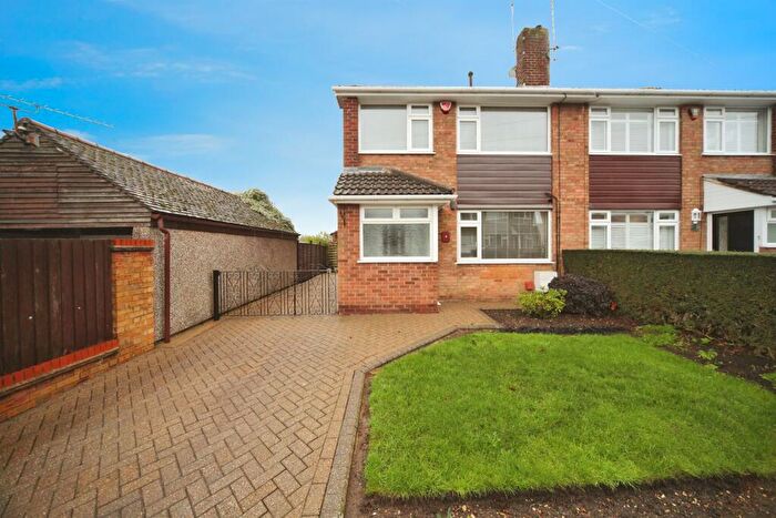 3 Bedroom Semi Detached House For Sale In Englefield, Luton, LU2