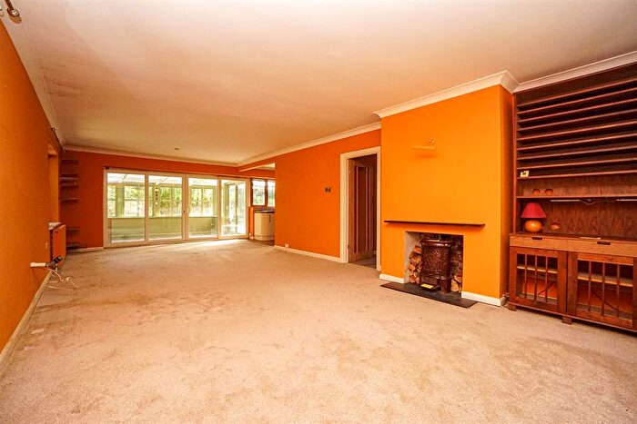 4 Bedroom Detached House For Sale In St. Helens Park Road, Hastings, TN34