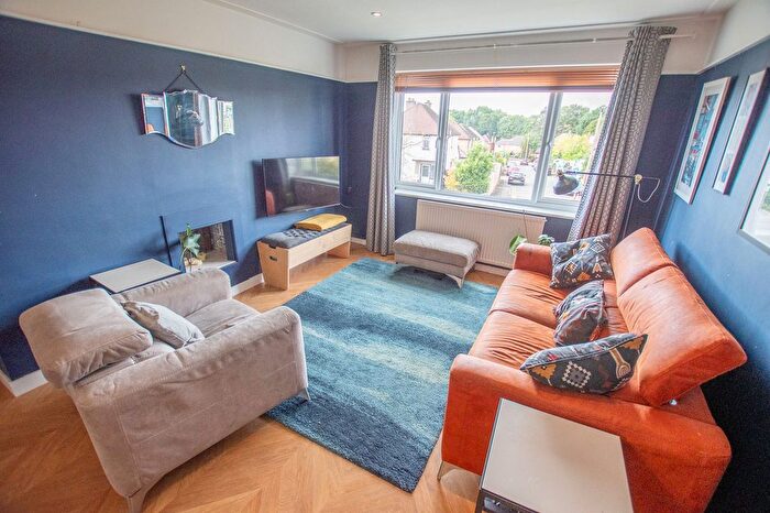 2 Bedroom Flat For Sale In Manor Road, Guildford, GU2