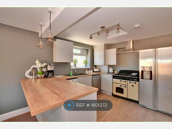 3 Bedroom Flat To Rent In Dunton Green, Dunton Green, Sevenoaks, TN13