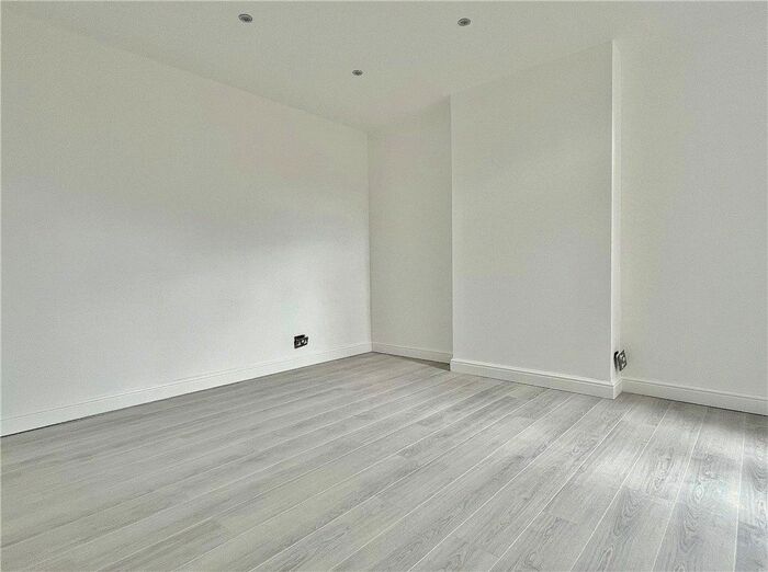 1 Bedroom Flat To Rent In Woodthorpe Road, Ashford, Surrey, TW15