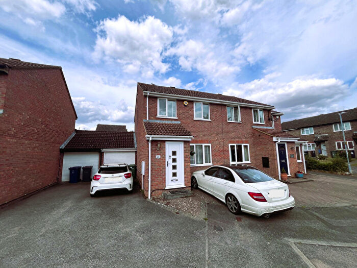 3 Bedroom Semi-Detached House For Sale In Raleigh Close, St. Neots, PE19
