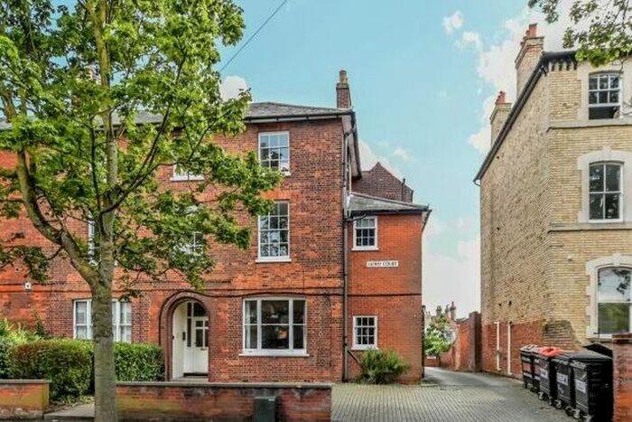 1 Bedroom Maisonette To Rent In The Crescent, Bedford, MK40