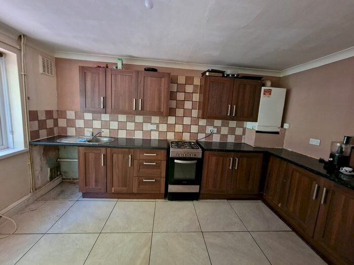 4 Bedroom End Of Terrace House To Rent In May Walk, Plaistow, E13