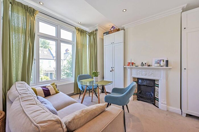 2 Bedroom Flat To Rent In Oxford Avenue, Wimbledon, London, SW20