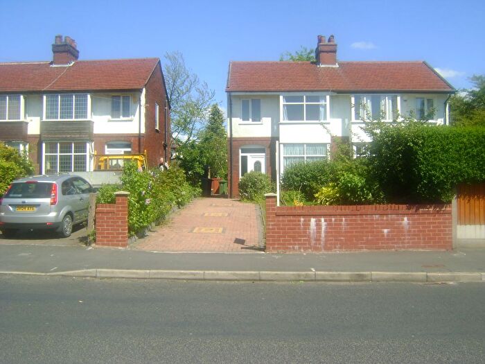 3 Bedroom Semi-Detached House To Rent In Bromwich Street, Bolton, BL2