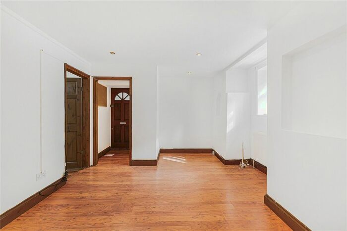 2 Bedroom Flat To Rent In Colenso Road, Clapton, Hackney, London, E5