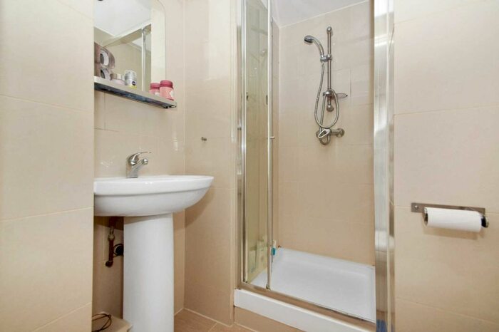 Studio To Rent In Uxbridge Road, Shepherds Bush, London, W12