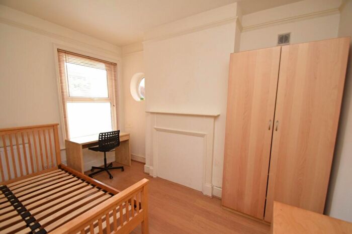 5 Bedroom House To Rent In Polygon, SO15