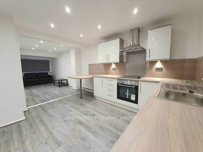 4 Bedroom Town House To Rent In Well Close Rise, City Centre, Leeds, LS2