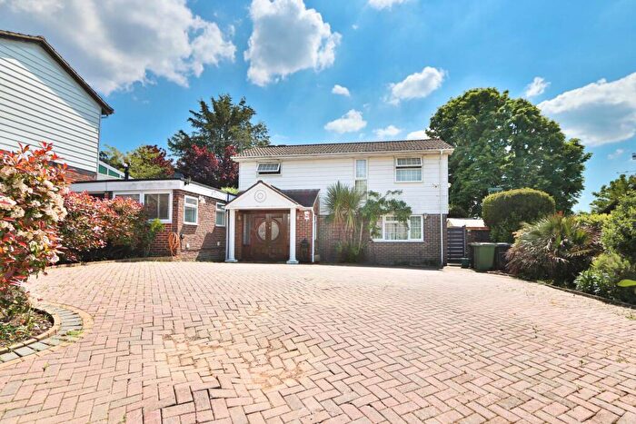 4 Bedroom Detached House For Sale In Parklands Way, Worcester Park, KT4