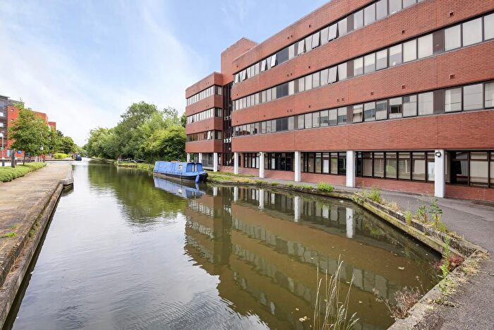 2 Bedroom Flat To Rent In Kingfisher House, Aylesbury, HP21